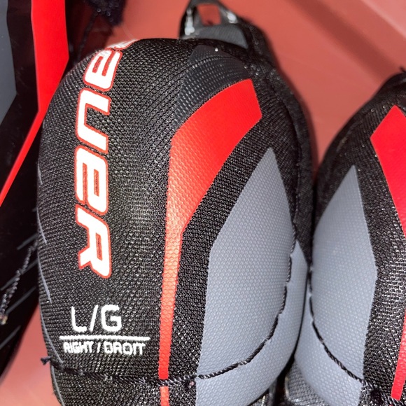 Youth M/L hockey equipment shin pads and elbow pads EUC - Picture 3 of 3